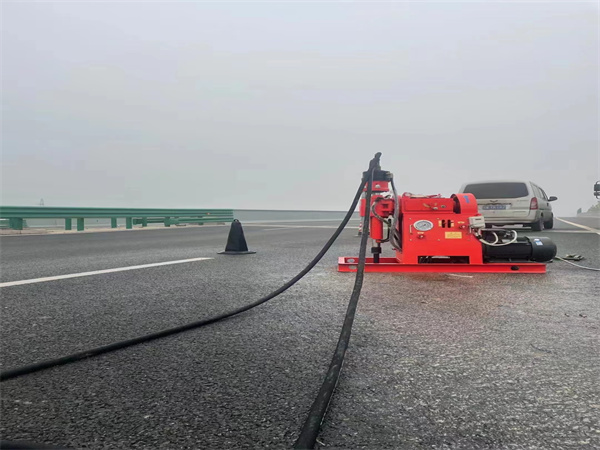 定南马路路基路面开裂下沉注浆加固灌浆